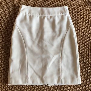 Lined Cream/Off-White Banana Republic skirt Size 0 Petite